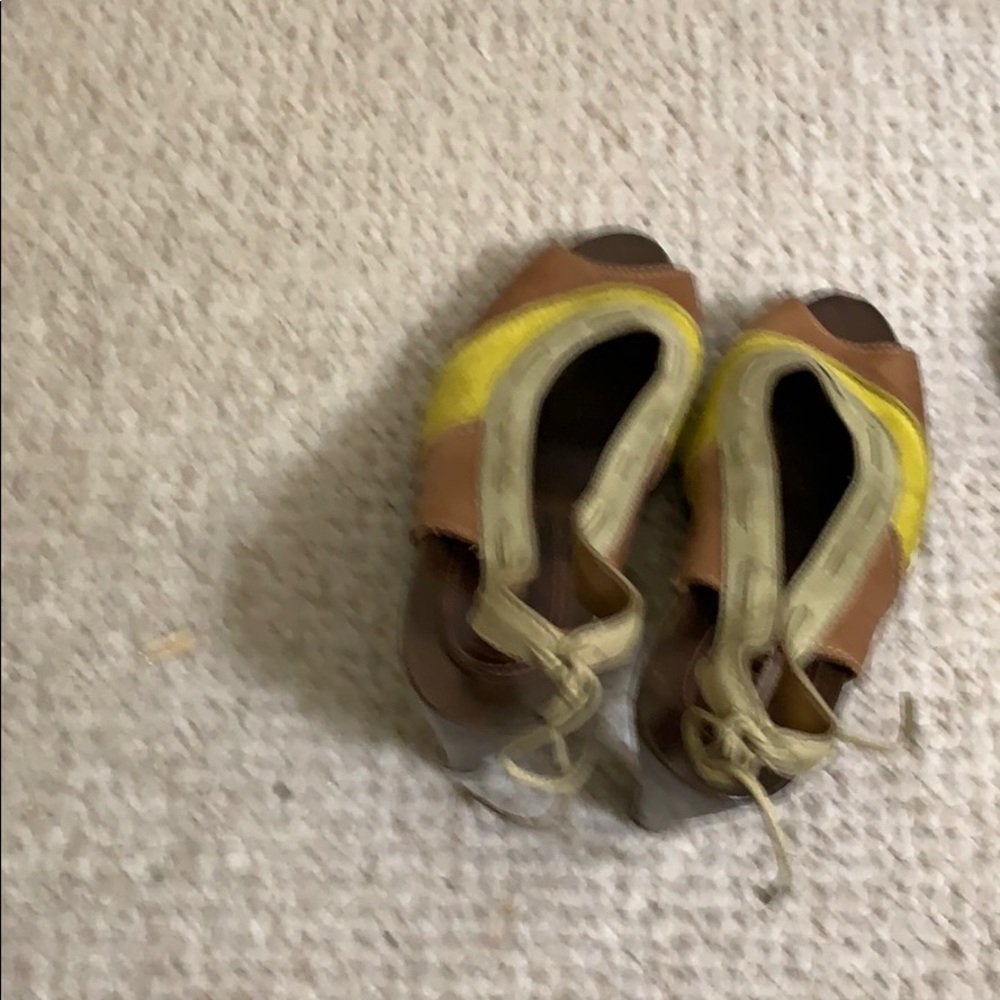 Shoes - Picture 3 of 4